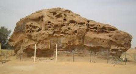 صخرة قصيباء الشاهدة على حبّ عنترة وعبلة