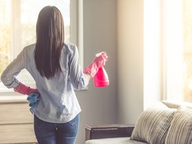 بالفيديو، حيل تنظيف منزلية ذكية كل ربّة منزل تحتاج معرفتها