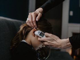 طريقة تنزيل الحرارة للطفل