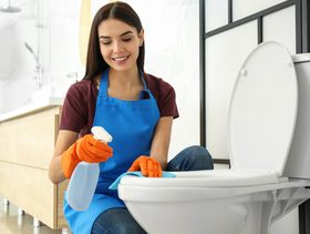 تنظيف المرحاض بخطوات منزلية سهلة