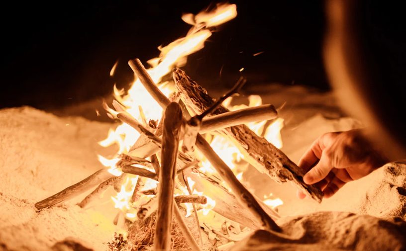 تحذيرات سعودية بشأن "شبّة النار" في رحلات البر