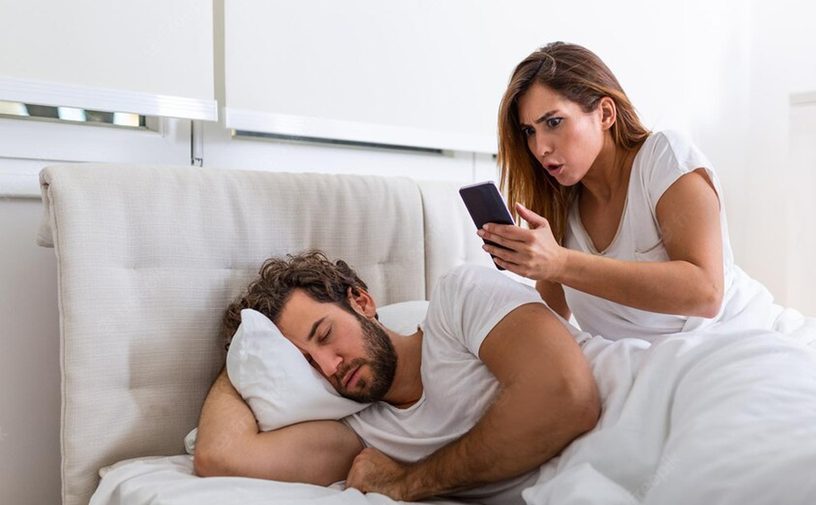 عقوبة تفتيش جوال الزوج بالقانون السعودي