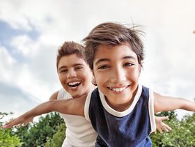 هل يحتاج طفلك إلى بست فرند