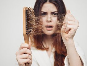 نقص الفيتامينات يسبب تساقط الشعر